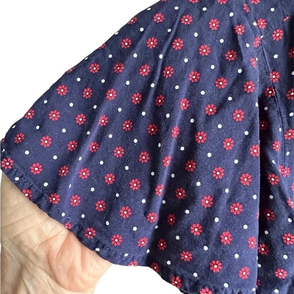 Draper James 100% Rayon blouse. Blue w/ small red flowers. SS sz XL - Picture 6 of 8